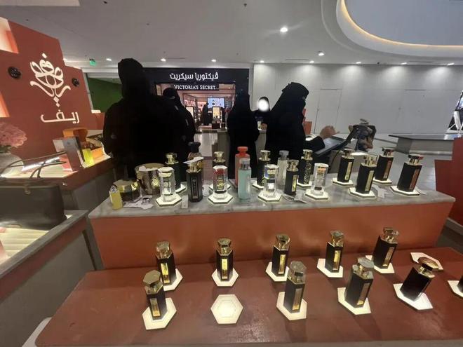 爆发这些中国品牌已抢先卡位麻将胡了2沙特时尚消费大(图5) 爆发这些中国品牌已抢先卡位麻将胡了2沙特时尚消费大(图5)